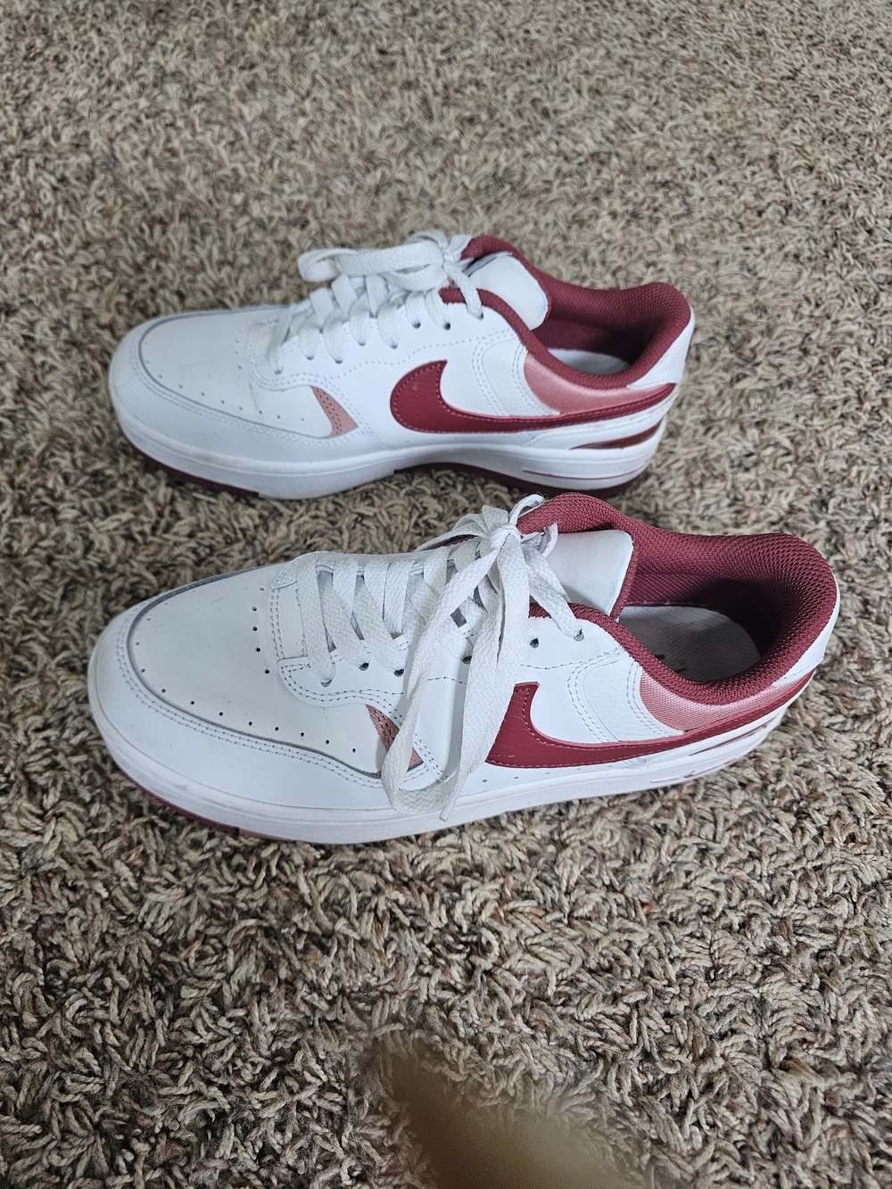 Nike White and Red Low-Top Sneakers